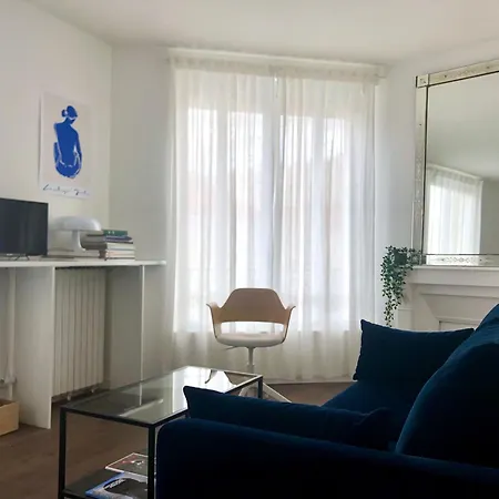 2 Pieces A 1 Min Rer D - 5mn Paris Centre Apartment *